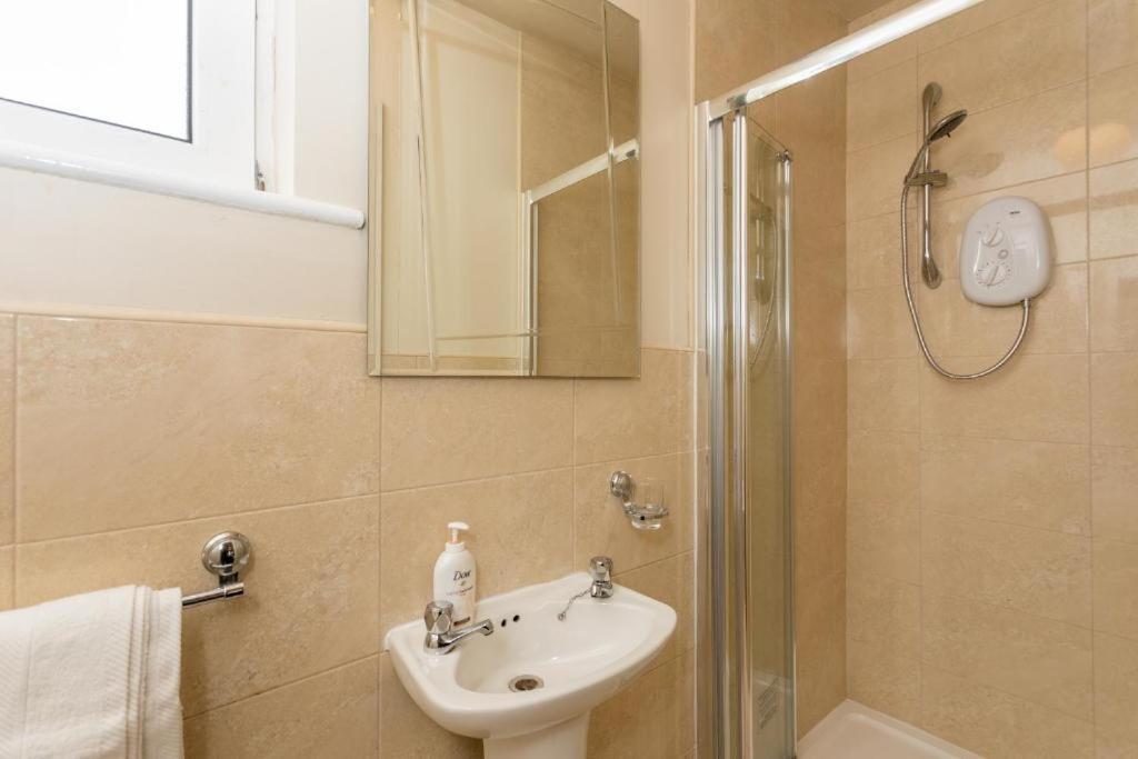 Town Square Townhouse - Best Location In Galway Eksteriør bilde