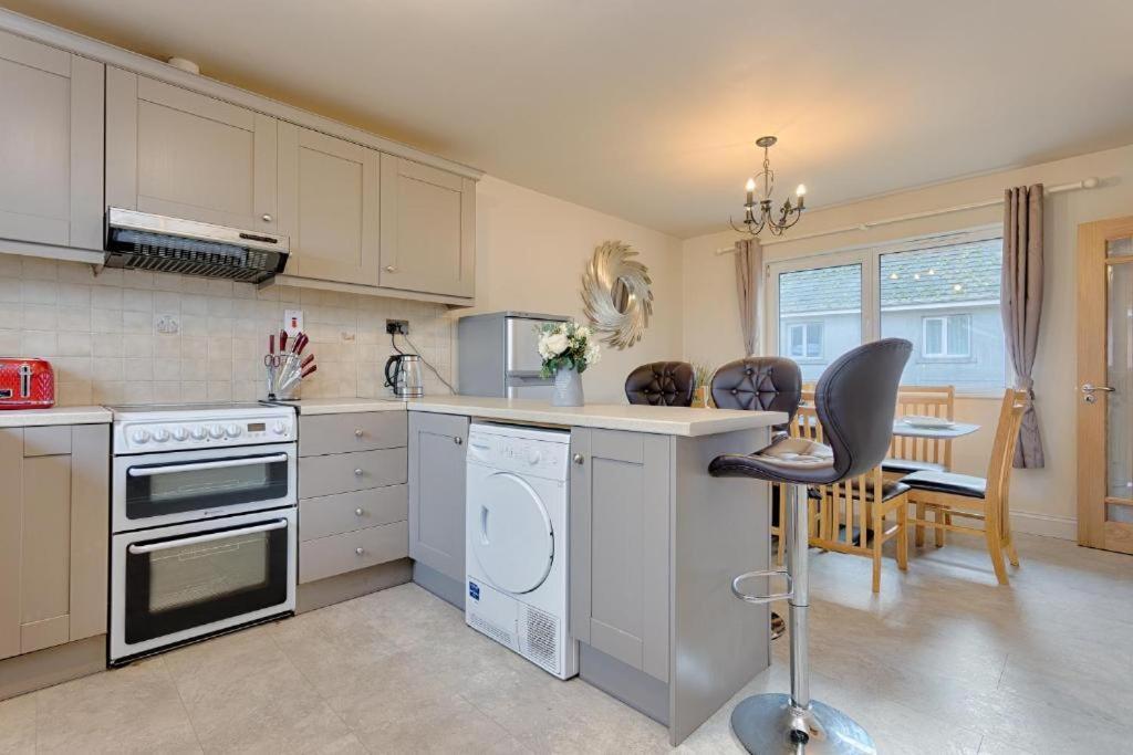Town Square Townhouse - Best Location In Galway Eksteriør bilde