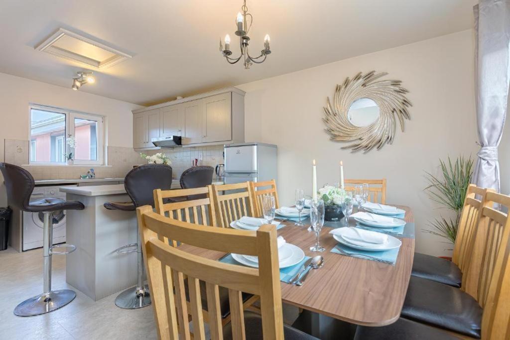Town Square Townhouse - Best Location In Galway Eksteriør bilde