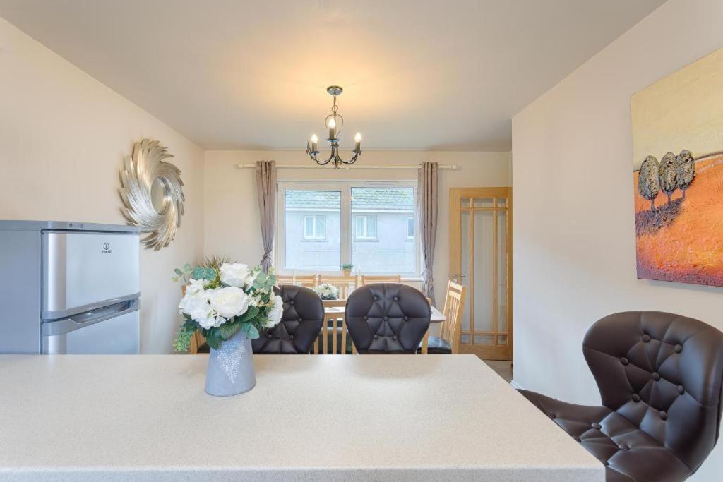 Town Square Townhouse - Best Location In Galway Eksteriør bilde